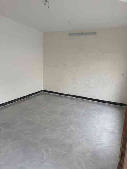 السلام عليكم يعلن مكتب عقارات دبي عن وجواد دار للبيع في حي المرتضى قريب جداً على الشارع العام المساحه 165م واقع حال 180م السعر 85 مليون الاستفسار مرجعه مكتب عقارات دبي في المسيب حي المعلمين مقابل اسواق المسيباوي او الاتصال على الأرقام التالية 
***********
***********
