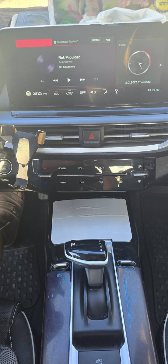 كيا K3 موديل 2025
السيارة بيها طعجة بالبنيد بسيطة و مصلحة
و قبل كم يوم طخيت طابوگة باب الصدر و عفتها مصلحتها

المواصفات فول الفول
ماشية 32,100
بصمة ابواب وبصمة تشغيل
محرك 1500 دبل نوزل
رقم اربيل بأسمي شرط التحويل
شاشه ديجتال
لد امام خلفي نهاري
لايت زنون عالي ناصي       
كشنات جلد
هند بريك بصمة
تبريد لمس شاشة
اوتو هولد
فتحه سقف
حساس لايت
حساس خلفي بلادي
حساس أمامي بلادي
كاميرا خلفيه بلادي 
نضام تشغيل الكاميرا
شاشه  كبيره اصلي
نضام ترحيب مري شفط
نضام مود درايف إيكو وسبورت و عادي و كومفورت
تحكم ستيرن
ويل كب كروم
لد امامي نهاري
مانع انزلاق
ايرباكات سليمة كلها

للاستفسار  *********** بغداد عويريج حي الربيع السعر 145 ورقة و بيها مجال بسيط
