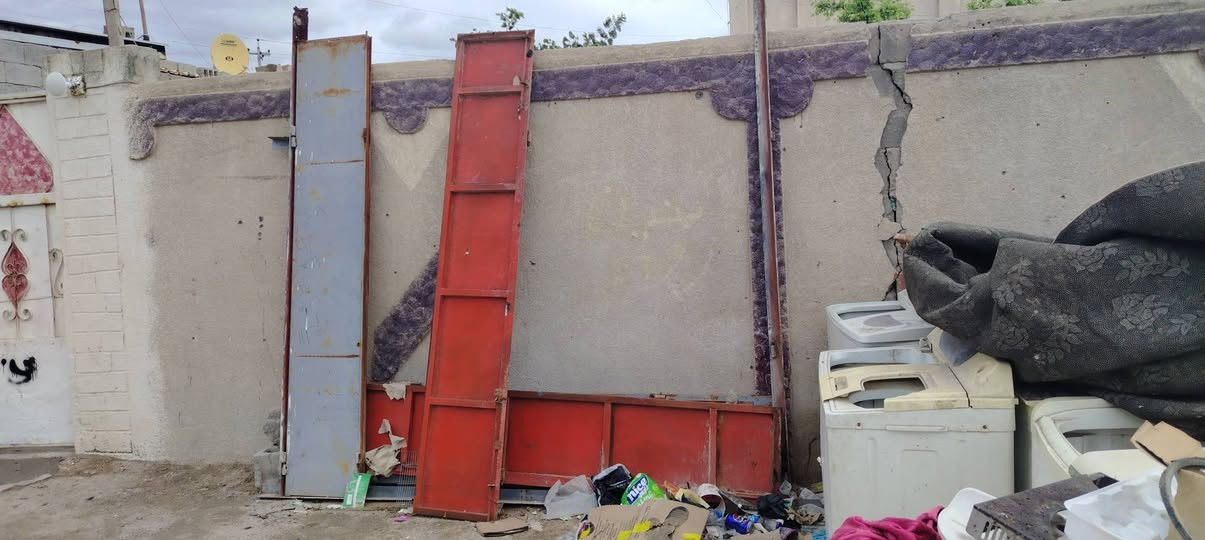 للبيع باب 6 طلاكه كامل ونضيف ب100 الف فقط..*********** البصره الزبير مربد قديم قرب مدرسه الاهرام
