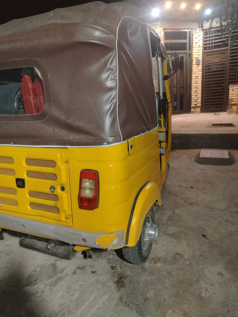 سلام عليكم خوان هاي تكتك موديل 20 تكتك ضربته بس لغد شوفت عينك راجعه بارد من جهت القبق مال بانزين ولونهه زركه مصبوغه صفره 
ونضيفه مكينه مجفته تجفيت حلو كلجات جدد تخم تاير وياهه
بس لا رقم ولا أوراق اكفله الك من سرقه وعشاير
سعر 3 بيهه مجال حك الجيه مكاني بغداد البياع

رقمي ***********
