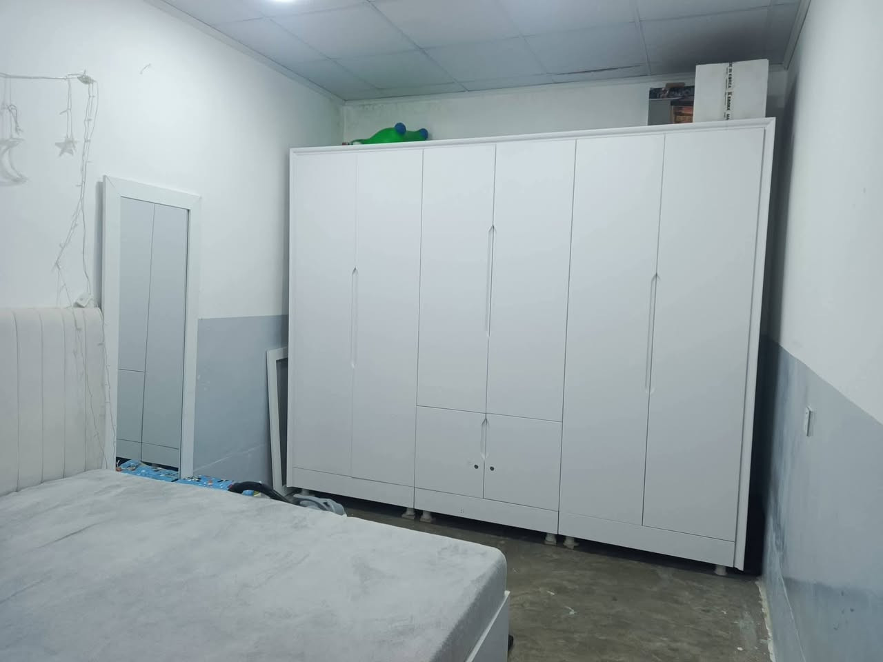 سڵاو هاوڕێیان
هاوڕێیان داشکاندنمان کردووە بۆئەم خانوە
پێشتر 285گڵا بوو 
ئێستە خواری ئەم سعرە
هەرزان  هەرزان  هەرزان
لەکەلار کۆنەوە لەگەڵتانداین
ڕووبەری ئەم خانووە  120مترە
خانوویەکی جوانوو پاکو پختە یە
سەقفی مغربی دکتی مووبەریدە
شوێنی زۆرخۆشە 
ماڵی فەقەقیرە
خانووەکەمان نزیکی مزگەوتوو قووتابخانەیە
کۆڵانی فراوانە
نزیکی کەلاری نوێ
ـــــــــــــــــــــــــــــــــــــــــــــــــــ
ژوورەکانی
میوان
هۆڵ +جێشت خانە
ژووری خەو
حماموو سەرئاو
ـــــــــــــــــــــــــــــــــــــــــــــــــــــ
بۆزانیاری زیاتر پەیوەندی بکە ژمارەکانی نووسینگەوە
***********
***********
***********
ـــــــــــــــــــــــــــــــــــــــــــــــــــــــ
یان دەتوانیت سەردانی نووسینگە بکەن
ناونیشانی نووسینگە
کەلار مەجمووعەی 500ماڵەکە نزیك مزگەوتی تەقوا
