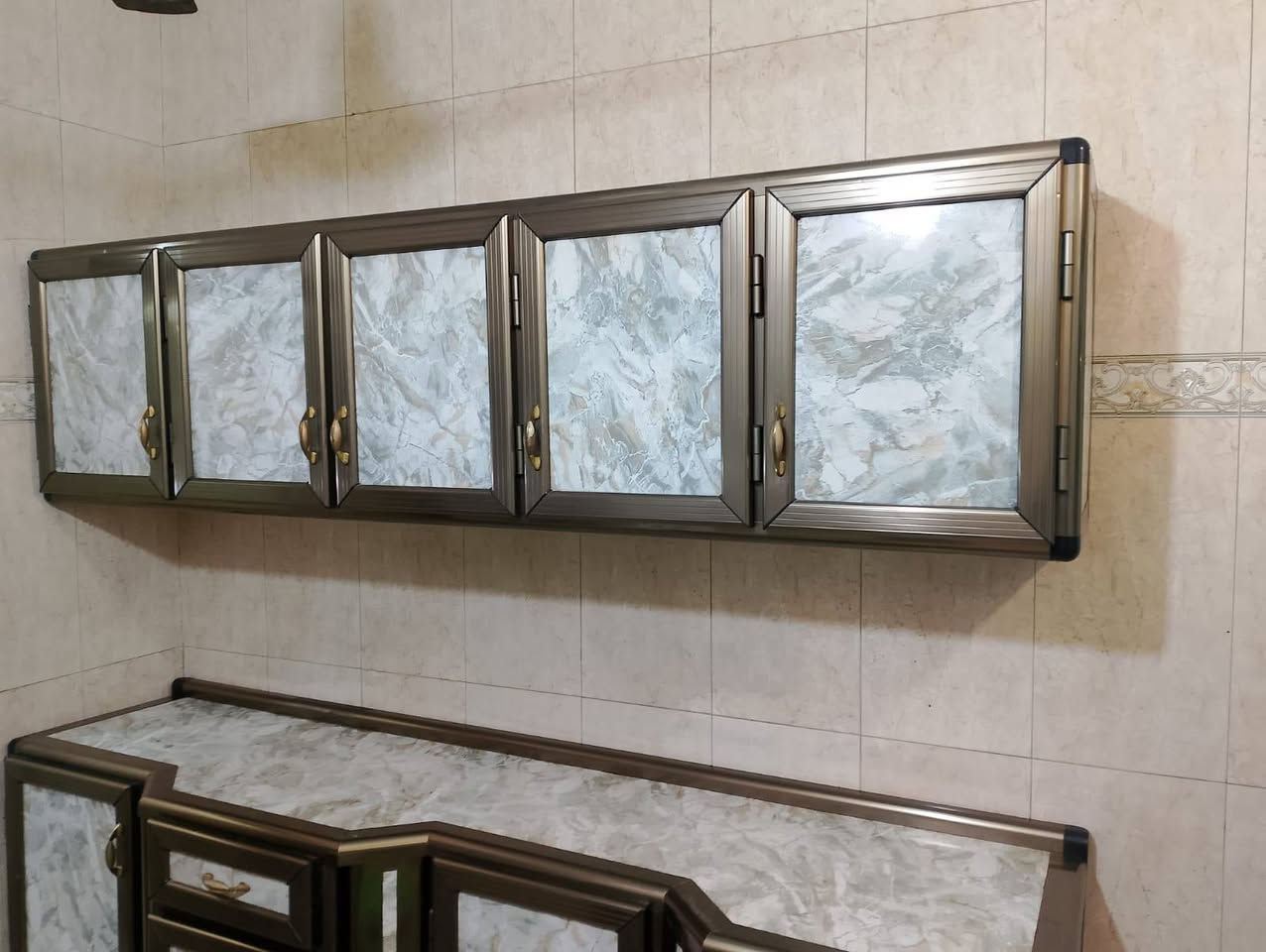 كاونتر كبير دبل ملحق جديد جدآ  سعره ٧٥٠ الف بيه مجال مكاني زيونه   مجاور مقهى هيل وليل ***********
