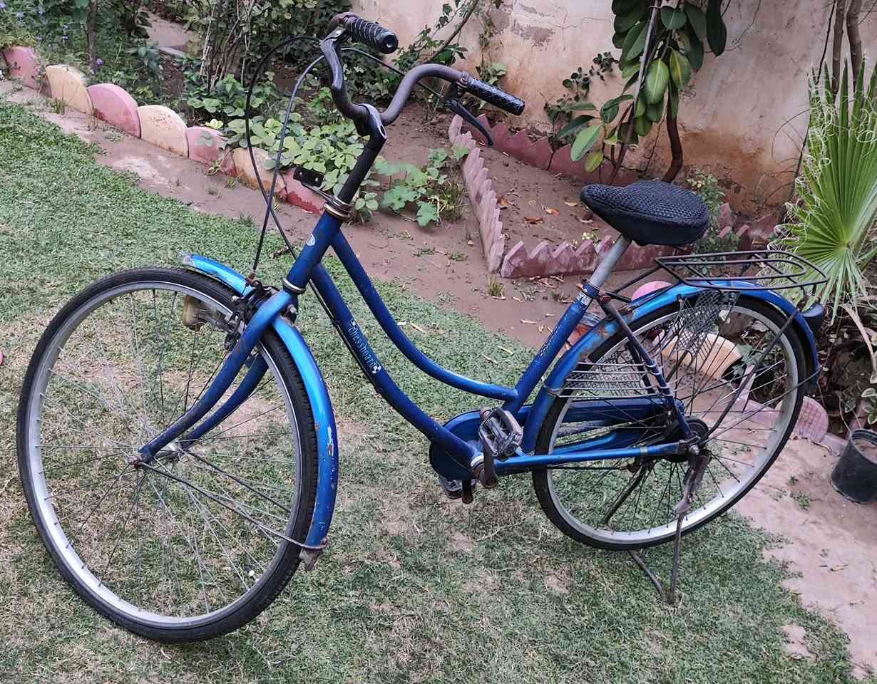 للبيع بايسكل.  🚲 عبدالحليم حجم 26 السعر 80 للستفسار الاتصال على الرقم ***********
