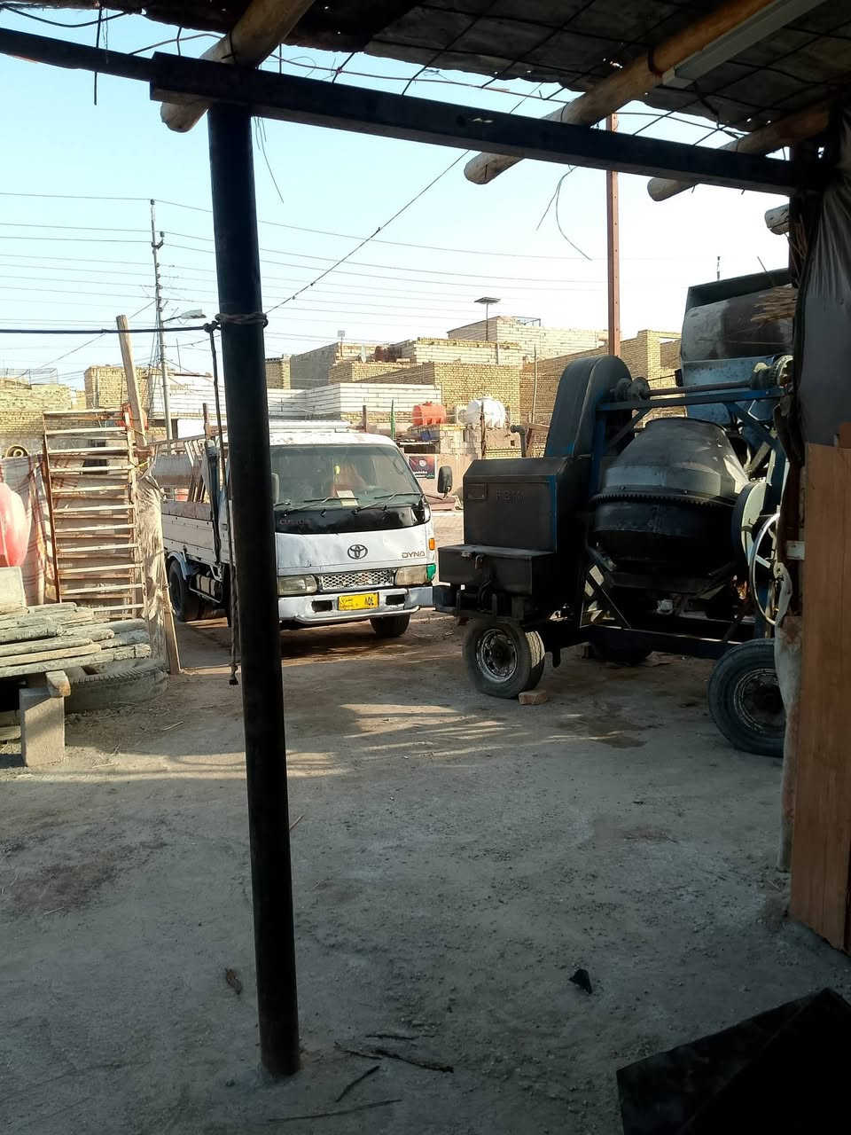 سلام عليكم خباطه البيع هيه وغراضه
جاهزه للعمل ورها 4عرباين ازغار وصطل وعربانه جبيره 
ورها 4ازواج دراريب ورها سكله طابق ثالث *********** الاتصال على الرقم خاص ما اجاوب
