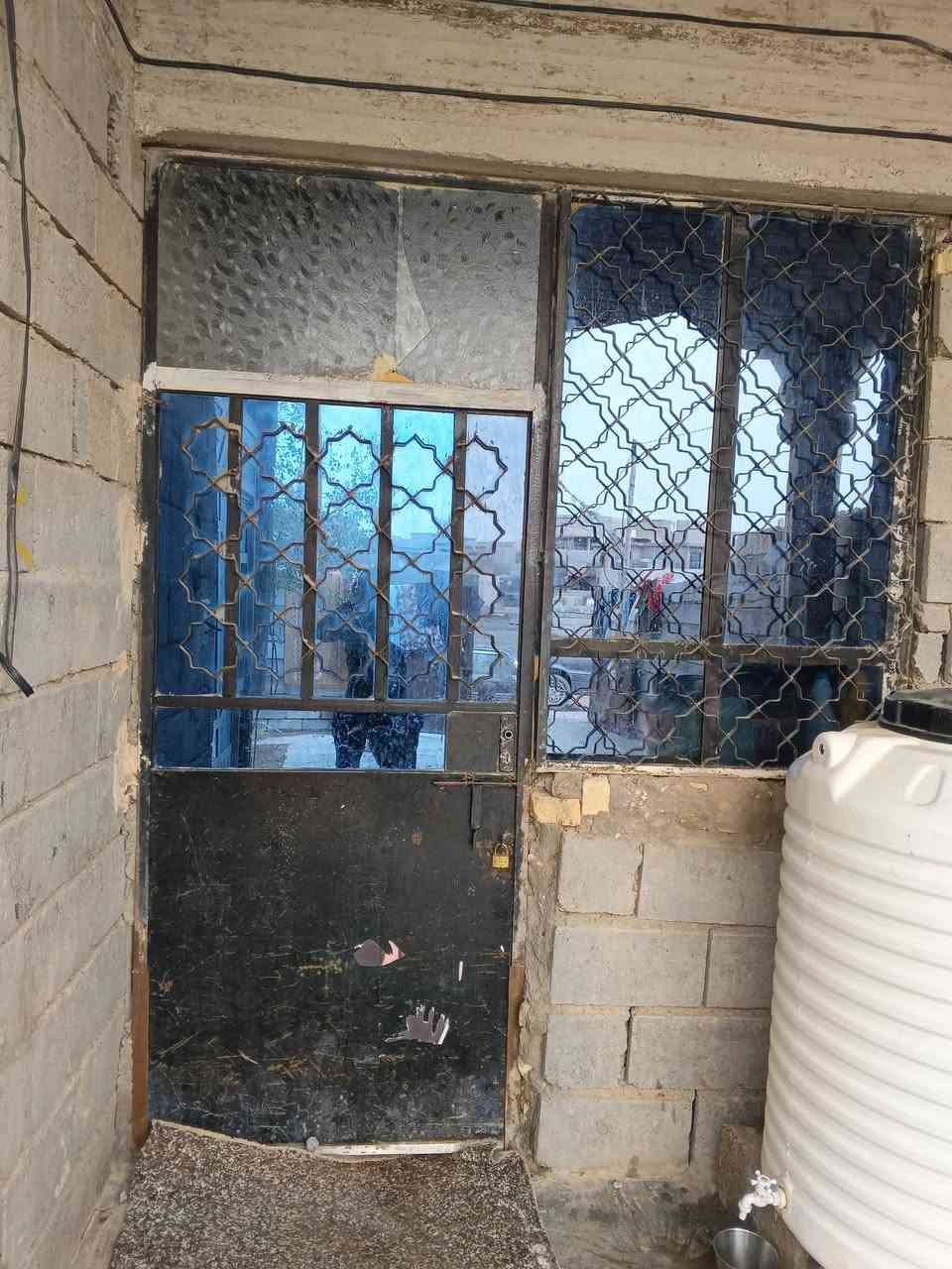 سلام عليكم عندي باب وشباك للبيع مكاني ديالئ جلولاء هذا رقمي وبيك خير تدلل ***********
