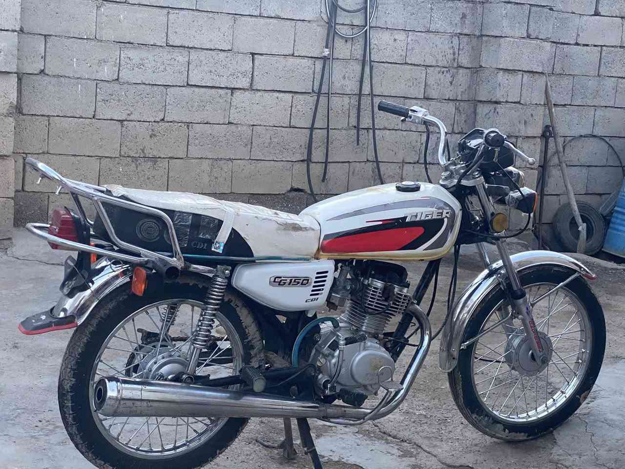 للبيع تايكر 2019  أوراق كامله 5  اوراق   دراجه كامله مكمله ماناقصه برغي كهربائيات كلها شغاله سعر 390 وبيه مجال قليل 
مكاني ديالى بعقوبه 
الشراي يجي خاص او يتصل ***********
