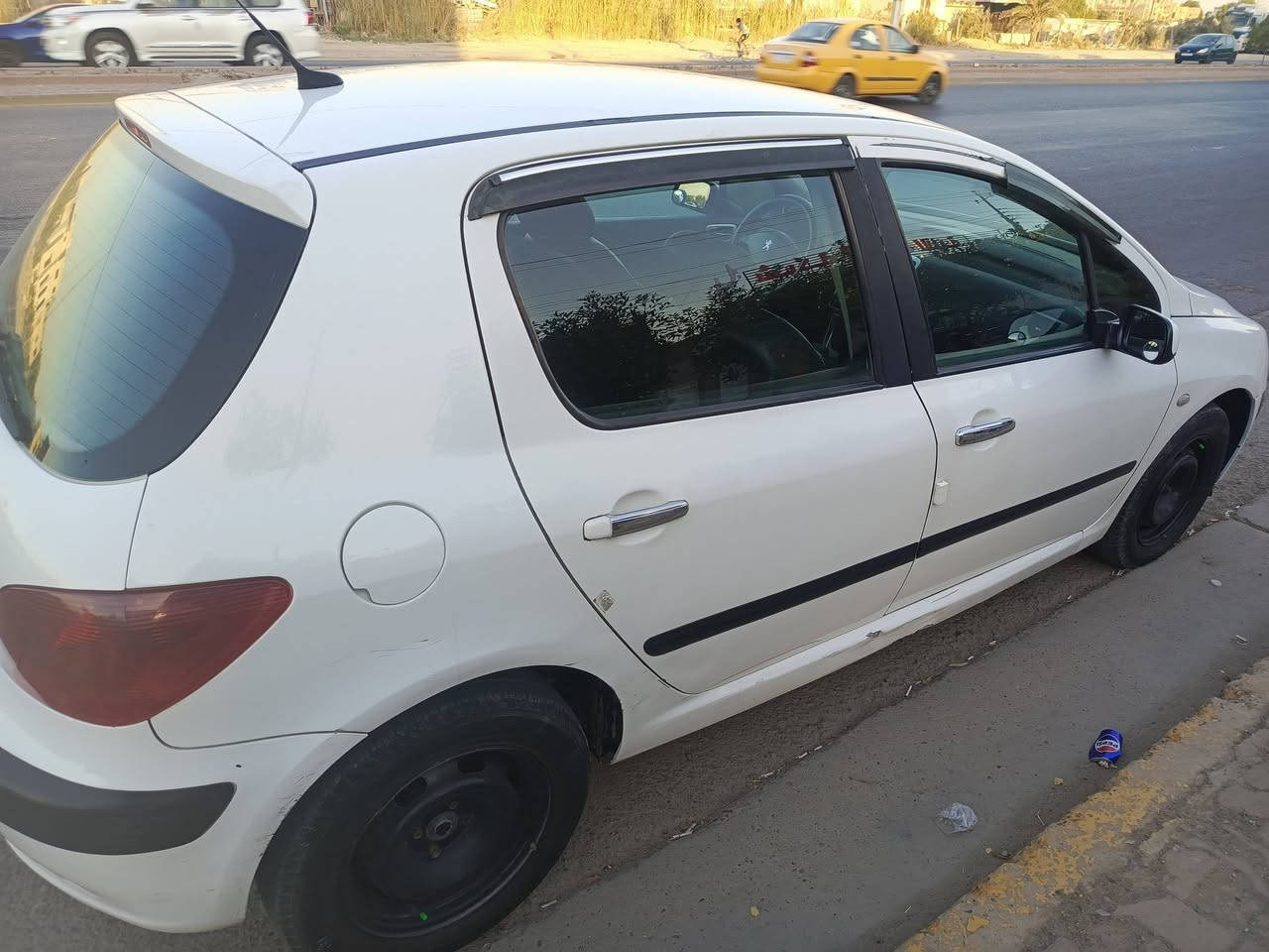 سلام عليكم
بيجو 307 فرنسي 
موديل 2005
محرك 1600
تبريد شغال صدر جديد 
بسمي السياره مكانها بغداد الكماليه
السعر 50 وبيها مجال  
***********
