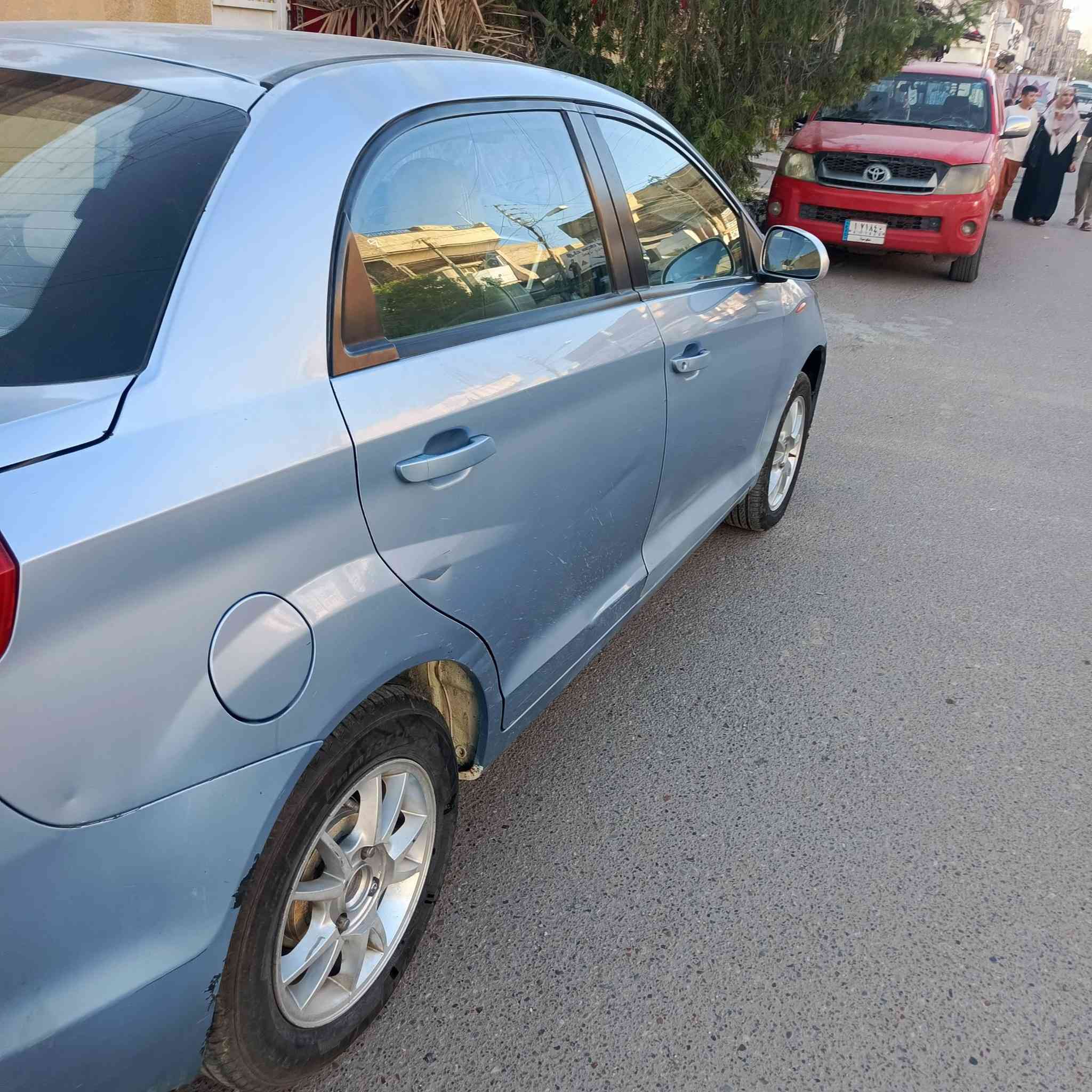 السلام عليكم  تحية طيبة للجميع فلاوين 2 2011
تفاصيل كاملة للمهتم بلشراء   حتى نكون على بينه أمام الله مااخليك تتعنى وتشوف غير شي هاي كلشي ذكرته بلمنشور واسف على إطالة 
  (عوزها بس تجفيت)
صدرها كله جديد الامامي طوبات طبلات  شمعات  دبلات بحيث حتى لوي الدبل بعده مدايس   قواعد دبل اذاين محرك ومال كير هم جبتها بس بعدني مشادها الحدادية الخلفي هم نظيفه ما بيها اي تقصير  بوش هاوزن دبل  بولبرنات كلهن نظيفات يعني صدر امامي خلفي كله جديد مسويه بالجديد عدا المشط. شغلات الكهربائية كلها مضبوطة من مراوح فان وتبريدها ثلج داينمو جديد قفل سنتر لوك جام كلشي  بيها  تخم نوزلات واير بلك قاعدة فيتبم كاملة جديدة شادها تخم تاير  نظيف  قايش تايمن كيس جديد ورولة ودشلي بشهر الواحد بدلتهن رولات الباقية كلهن نظيفات صوت المكينة ناعم بشهر ال١٢سويت كورها كلف ١٢٥ بس شغل واغراض الله شاهد كله اصلي اشتغلته السيارة مكينتها استندر وقابله للتجفيت لان نظيفه  واعتقد بس الرنگ جلس وكامت تدخن لان المكينة ناعمة. ونگرة سلف ..بريكها ممتاز  كير حاوية جديد كفائته١٠٠٪ .. بيها تصليح بخشم الشاصي فقط مسحوب صبغ نص بنيد وتريشة باب السائق  والباب الورة السائق جانب منه مرشوش شي على شي سيارة صفاحها حلوة وملمومة   بيها خياسات فقط الجاملغات الأمامية الذيل واحد مسوية والثاني لا نقص بطانة جاملغ فقط باقي دواخل مكفولة من نرمايد باب وجاملغات الخلفية دايمهن بلاد بدون تصليح مرشوشات زفت ابيض ومحافظ عليهن  
الله شاهد سيارة مصروف ومتعوب  عليها ومضبطها كل غراضها جديدة  سنوية  ب اسمي قفلها  من الاخير ٣٧٠٠ عراقي   *********** بغداد
