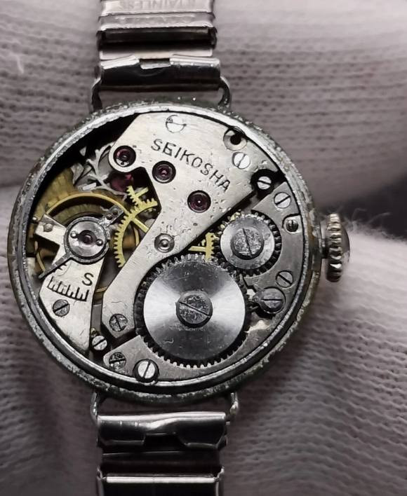 للبيع قيم واخذ اعلا سعر على لخاص
سيكوشا 1940s اصدار

هذه الفترة كانت انتقالية لسيكو، حيث بدأت في وضع كلمة "Chronometer" على الساعات عالية الدقة في ذلك الوقت

من الحرب لعالمية

***********
