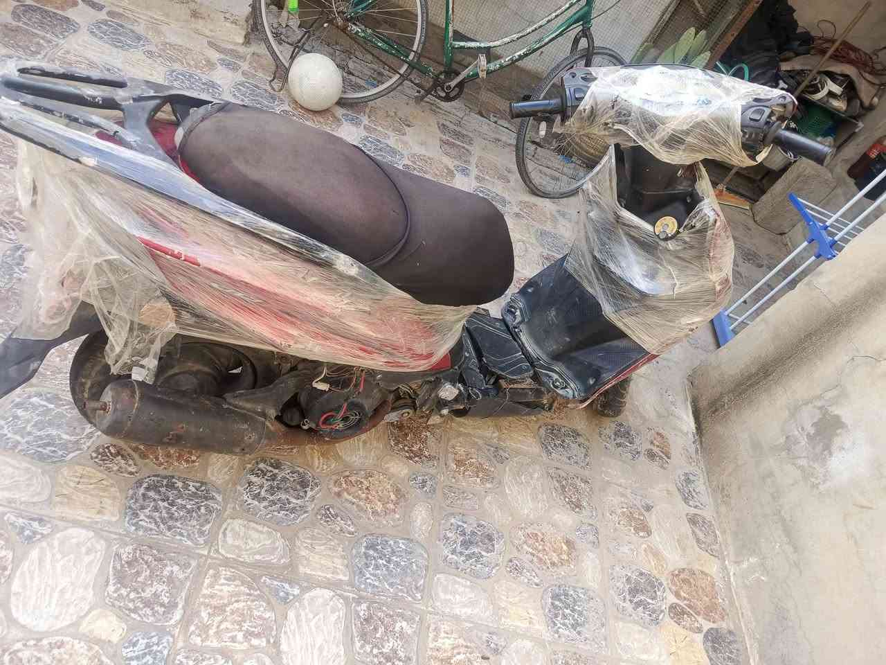 ماطور سكنس ياباني  نثيه موديل 20  محرك شرط مامفتوح بس بي عطل كهربايات مايشتغل شراي اتصال ‏‪***********‬‏
