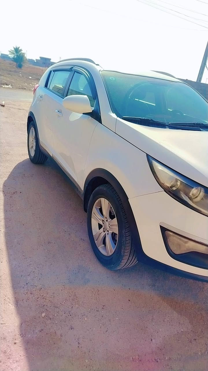 السلام عليكم اخوان للبيع كيه سبورتج ١٣ خليجي مكفوله بيه بارد قليل بالباب مال السكن
السياره نص فول جاهزه من كلشي
كير محرك تخم تاير حداديه امامي خلفي جديد السياره جديده بسم نسيبي مكان الانبار فلوجه
عارضه ب ١٤٠ وبيه مجال
رقمي ***********
