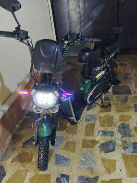 ***********,=***********د: لايت عالي ناصي
نشرات

أشاير

لايت خلفي

بلاتوث مسجل

بطاريات 5

صندوق

شي كدام العين والله ماطور جناي

السعر ٣٥٠ وبيه مجال قليل
