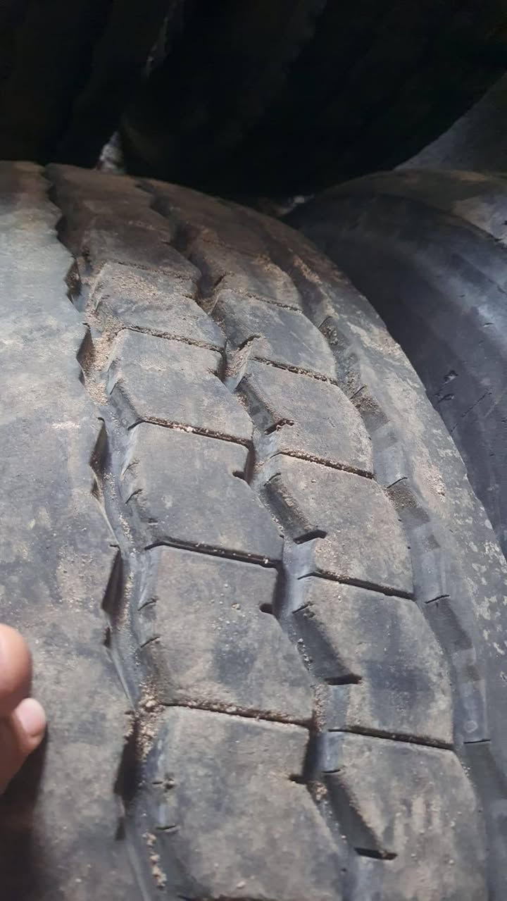 للبيع

✅ تايرات مقاس 24

✅ العدد 8 مع ويالاتهن

✅ الماركة برجستون ياباني أصلي

✅ مع برماخ هواء

✅ أفلنجة عدد 4

✅ أطواق عدد 4

الحالة جيدة جداً،

السعر مناسب وقابل للتفاوض.

📞 للجادين فقط

التواصل ***********/***********
