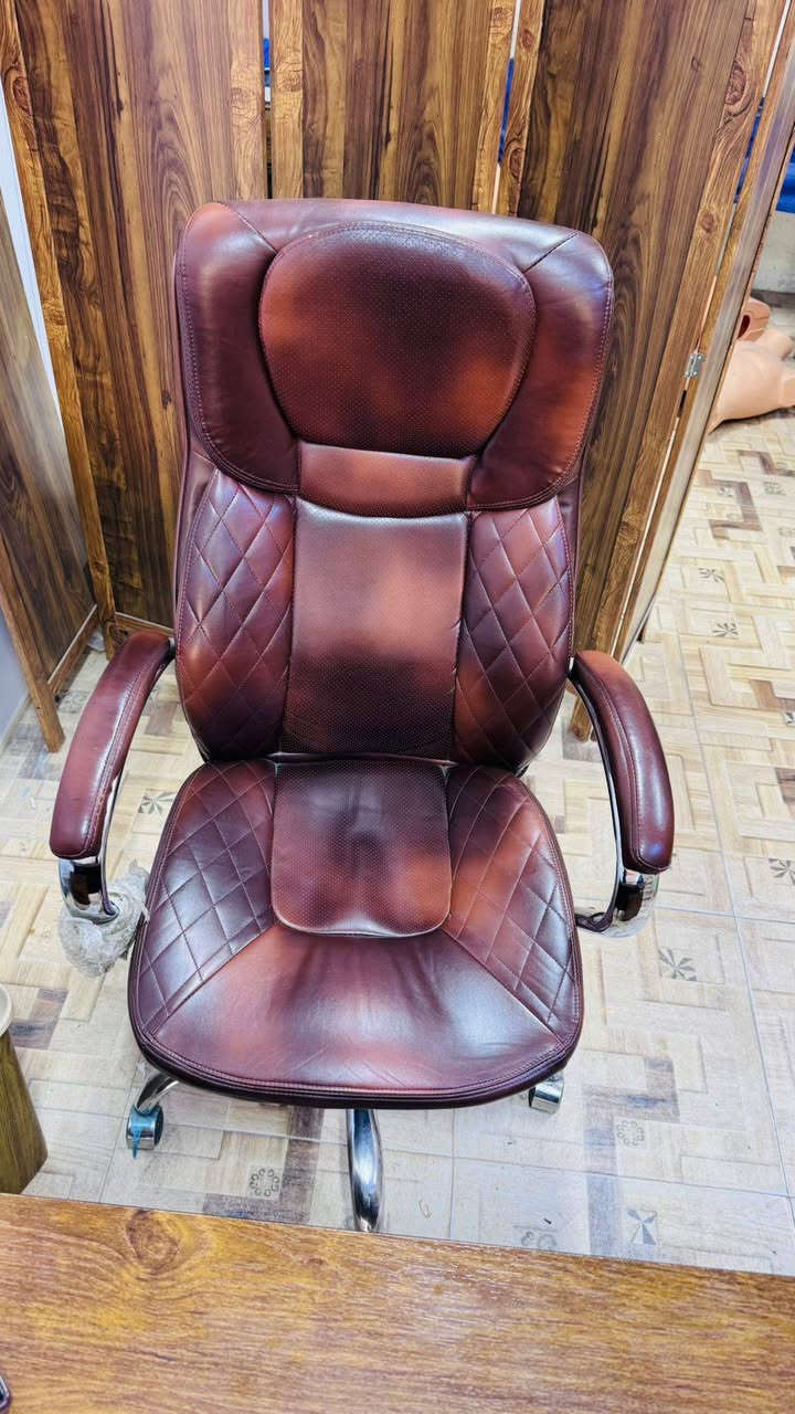 للبيع كرسي وميز مكتبي مع سديات عدد 2 مع كراسي بلاستك عدد 7 مع رفوف نضيفة جدآ مع بنكهة سقفية للاستفسار اتصل
***********
