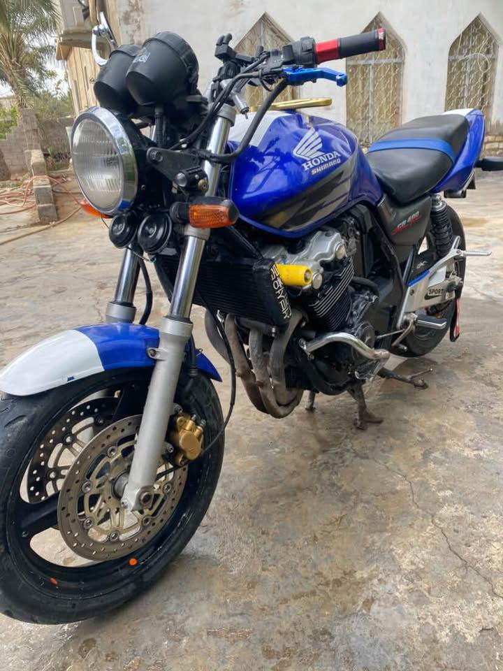 السلام عليكم
يبي 400 جيل ثاني هايبر 
دراجه خير من الله شوفت عينك شخط مابيه 
شلعه معدل مناقصه شي كفاله عامه 
اوراق كمركيه كامله 
المؤشرات لايخابر خوان 
سعر فقط تصال 

***********
