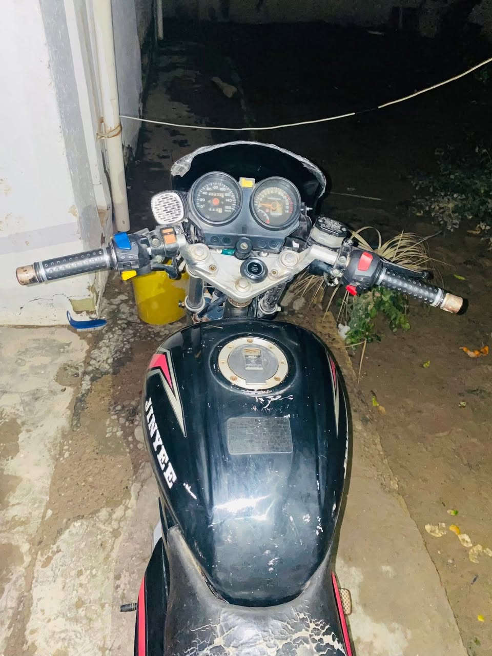 سلام عليكم دراجه بانده للبيع موديل 15 دراجه للأمانة نضيفه كلش دراجه بصمه وتشغيل عن بعد ودراجه كامله عله اربعه وعشرين حبايه للاستفسار ***********
