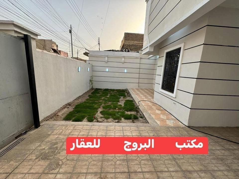 ⚜️  #للبيـــــــع في الـــــــــــدورة  ⚜️
✅ دار سـكـــــــــني  ::  ترميم جديد درجة اولئ

☣️ تفاصيل : العقار
☣️ المساحة : 200م
☣️ الواجهة : 10م
☣️ النزال : 20م
☣️ طابق ونص :
☣️ الملكية : طـــــــــــابو  ملك  صـــــــــــرف
☣️ موقع ممتاز وكافة  الخدمات  متوفرة
☣️ بقية  تفاصيل العمل واضحه من خلال التصوير

✅ طابق الأول
مدخلين  + كراج  + حديقة + صالة ضيوف  + هول  + مناور + صحيات عدد  1  + غرف النوم عدد  1

✅ طابق الثاني 
غرف النوم  عدد  2   +  صحيات  عدد  1  +  سطح 

❌  العنوان 
            بغداد   /  الدورة   /  منطقة  ابـــــــــــودشير
                      #شارع  مصور  توفيق
_
إذا لم يناسبك هذا العقار، لدينا خيارات متنوعة 
تشمل منازل، وأراضٍ تناسب جميع الأذواق.
________

#لمعرفة ../    السعر #اكتــب   رقم   (  1  ) 
     
🟣👈  (   ليأتي  أليك  الرد  برسالة خاصة  📩   )
((  تعامل والتفاوض مع #صاحب  العقار   حصراً  ))

____________________
  زبائننا  الكرام بكم نرتقي ونتشرف بزيارتكم 
احصل على منزل أحلامك معنا، نحن مكتب عقاري 
موثوق ومتخصص في تلبية احتياجاتك السكنية
لاتتردد في زيارتنا او الاتصال بنا 
___________________________

للاستفسار أي سؤال ___________ الأتصال على 
الرقم 

( *********** )        
⁨
#دمتم__في__رعاية__الله
