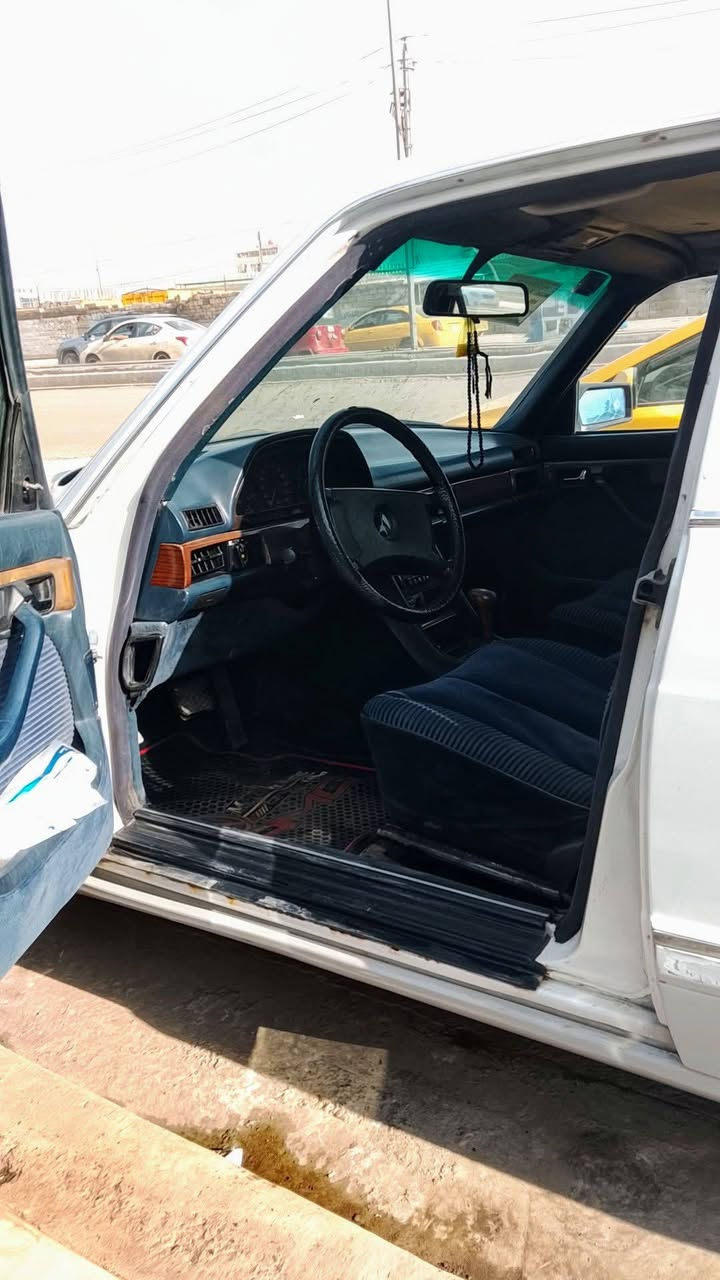 مارسدس موديل 2090 رائسي اريل كهرباء فتحتين سلايت السعر 85 و بيهه مجال رقم الاستفسار ‭0770 039 7722‬ العنوان المعرض بغداد الشعب قرب سوق اربع الاف
