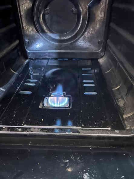 للبيع طباخ تركي شركة نوال 4 عيون وفرن نضيف السعر 75 الف وبي مجال
هـ ***********
