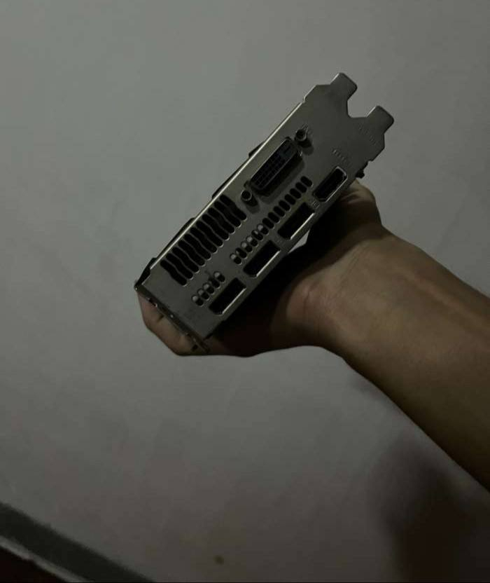 Rx580 كرتونته موجوده تحت الضغط 68c 
الكرت شغال و مكفول و تفحصه يله تستلمه


**إذا كنت صاحب هذا الإعلان وتريد حذفه لأي سبب، رجاءا أرسل رسالة إلى الدعم الفني**