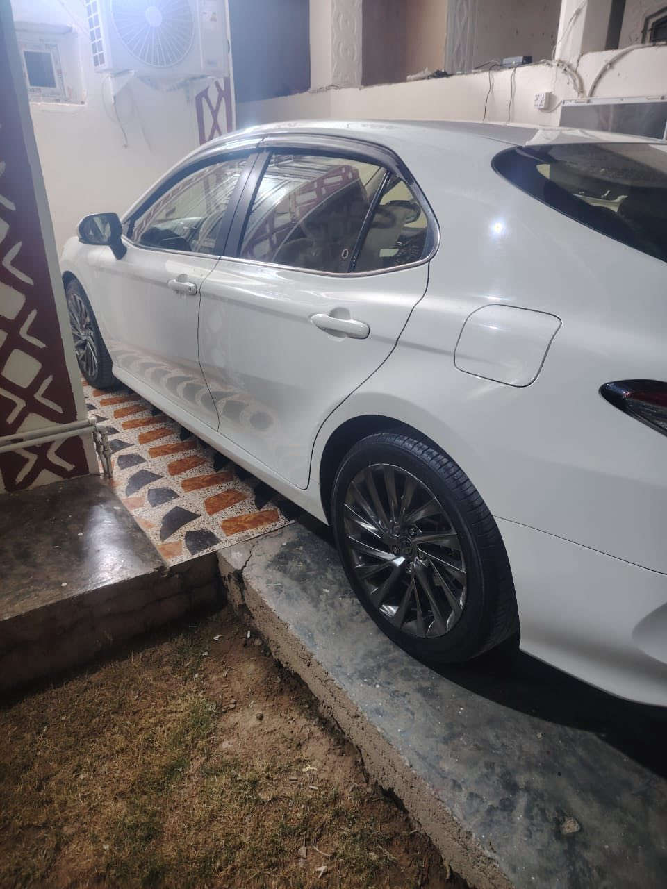 كامري 2020  LE   خليجي
كفاله عامه بدون قطرة صبغ  بدون حادث  
محرك  شرط
كير  شرط
كهربائيات  شرط  
رقم اربيل 
معروفه مواصفات LE 
سياره جديده جاهزه 
الف مذب عليها
السعر215 وبيها مجال 
عنوان انبار 
0781 701 0631
