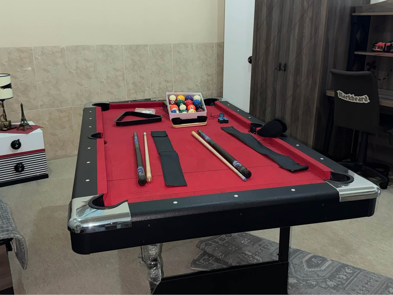 سڵاو 
ئەم مێزە یەک مانگە بەستراوە ١٤ یاری لەسەر کراوە باشترین ماڕکەی عالەمیە شازی یاری کردنی هەیە کوشن و تۆپ و دارەکانی ستانداردە ٦ چۆکی لەگەلە تەنیا یەک ١ دانەی بەکار هاتوە ئەویش نیوەی تیا ماوە ئەوەنە پاک ماوە 
سێگۆشەیەکی ئەسڵ بەکارم نەهێناوە
سێتێک داری تۆڕنەمێنت ئەسڵ
٢ داری ٣٠ هەزاری لەگەڵە
دوو جانتای جلد
نرخ ٥٠٠،٠٠٠ هەزارە 
ئەگەر موشتەری نامە بنێرە یان پەیوەندی بکە 
*********** أربيل, العراق
