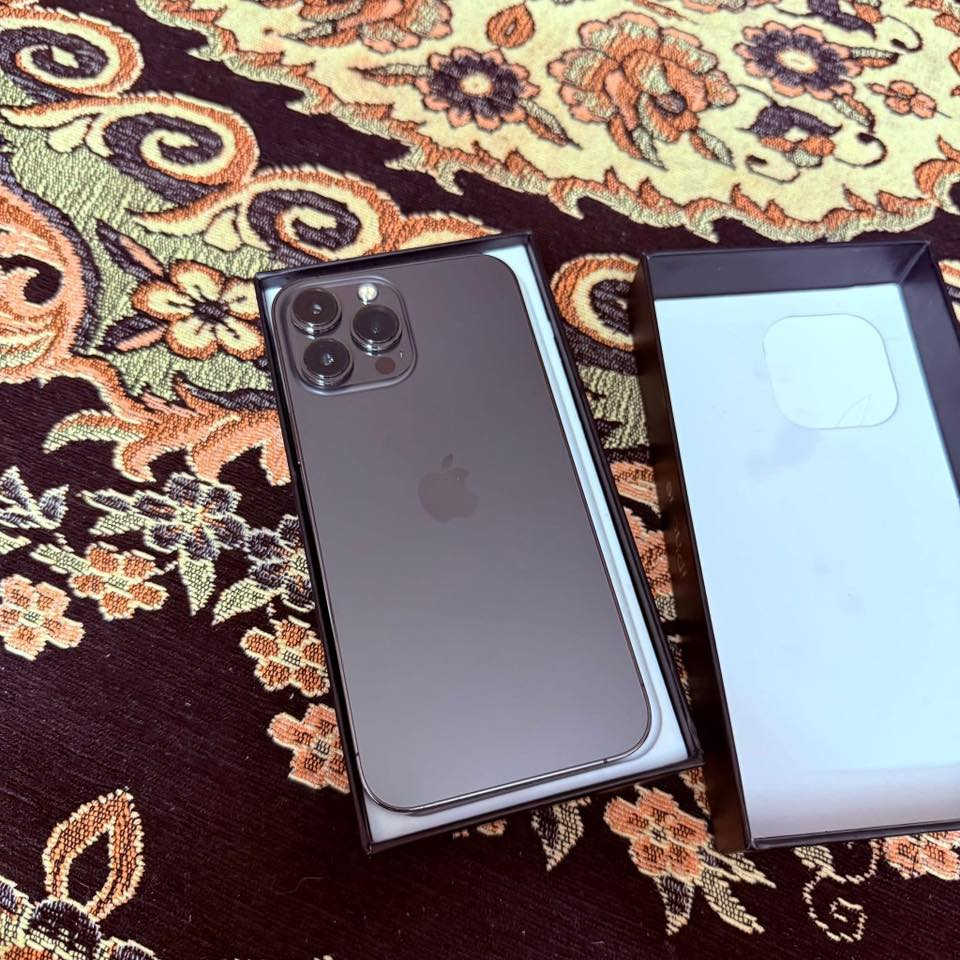 للبيع ١٣ برو ماكس بطاريه ٨٧ ذاكره ٢٥٦ جهاز نظيف كلش غراضه كامله سعره ٦٧٥ وبي مجال بسيط  *********** واتس أب فقط

