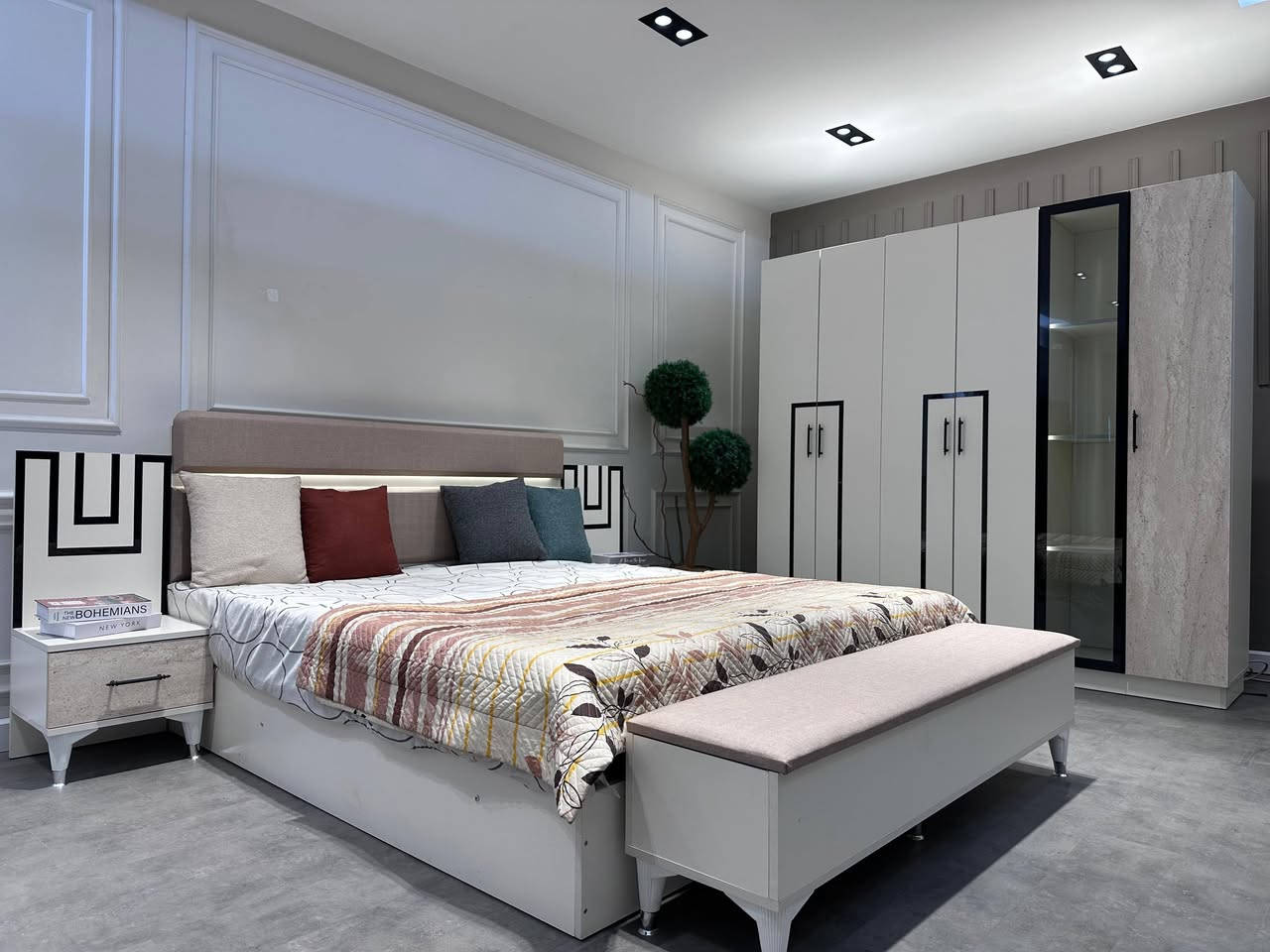 غرفه تركي جديد مستخدم سبوع مع اناره وسرير مخزن السعر 600
مكان الشعب حي البساتين 
للتواصل ***********
