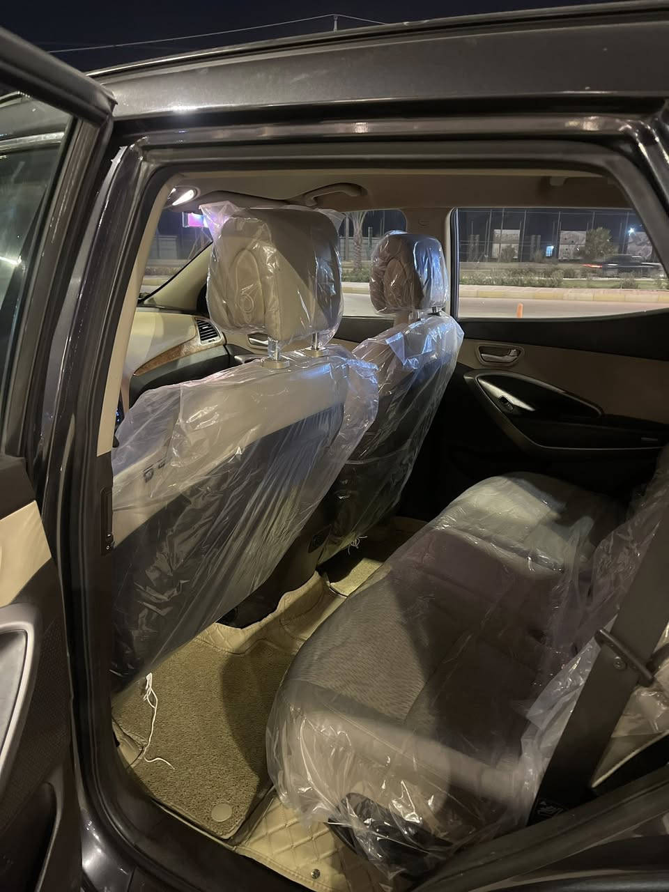 السلام عليكم 
سنتافي 2016 رقم واسط بأسمي تحويل مباشر 
ماشية 70 الف السيارة جديدة بمعنى الكلمة بدون ايرباك 
مكينة 4 سيلندر 
السعر :145 ورقة وبيها مجال قليل 
***********
