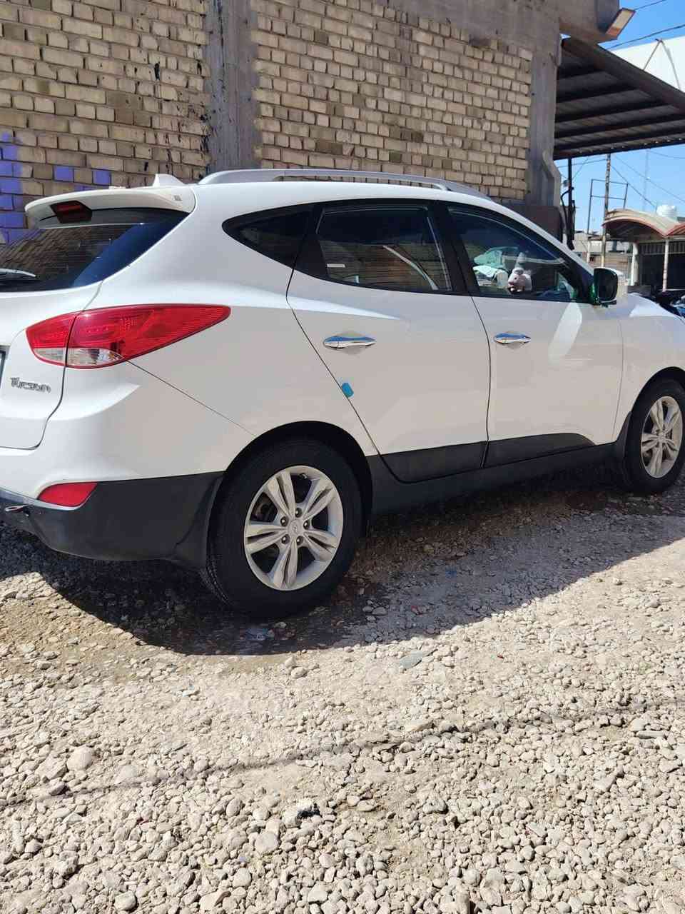 السلا عليكم توكسان 2013 السياره خليجيه سياره جديد قطعه وحده تبديل بنيد فقط كفاله عامه من كلشي بلادي لون ابيض رقم كربلاء منضومت لايت زنون بلادي  السياره تخم تاير جديد صدر امامي خلفي جديد كير مكينه بدون فتح كلش نضيفات السياره خير من الله جاهزه مال جناي تبريد ثلج شاشه كبيره كامره خلفيه السياره الي ياخذها بل عافيه عليه كلش نضيفه السياره بسمي هزه وسنويه ورقم جديدات السياره رايدها اب 145وبيه مجال الشراي وبيها مجال تعال شوف السياره تصل عل رقم وبيه خيرويدلل  رقم الهاتف ‏‪0 780 861 9710
***********
