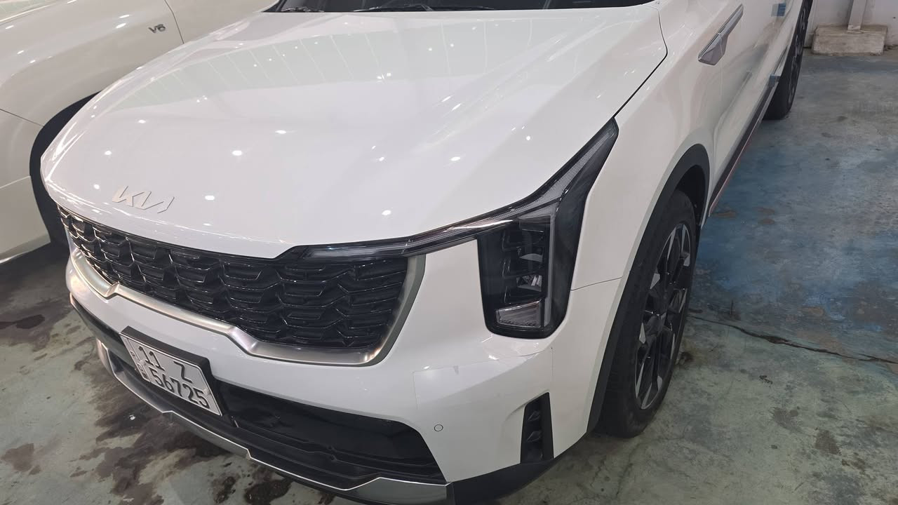 سورنتو ٢٠٢٥ مكفولة رقم بغداد ٦ سلندر ماشية ٥ الاف السعر ٣٢٧ بيها مجال
***********
