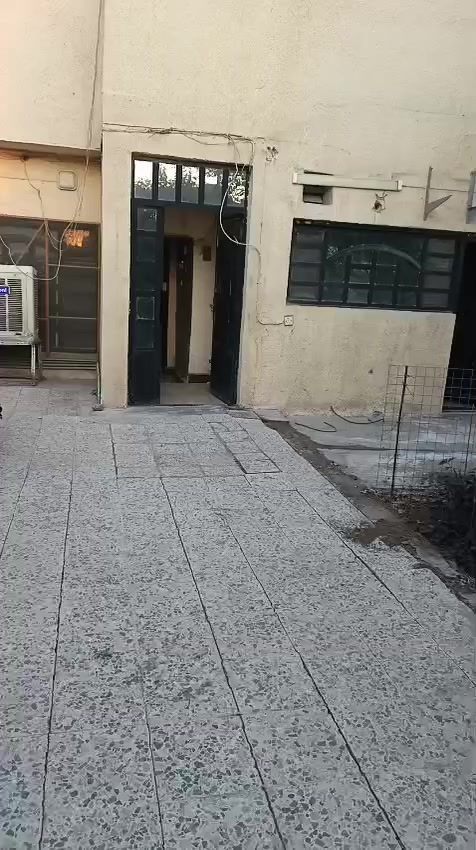 بيت للبيع  ملك صرف مساحة ٢٨٠ متر واجهة ١٠ نزال ٢٨..خلف سوق الهوي...  بناء مسلح  طابق واحد...طرمة عرض ٤ عمق ١٢متر.. ترك بالخلف ٣ متر قابل للاضافة والتغيير.. للاستفسار الاتصال بالرقم 
***********
