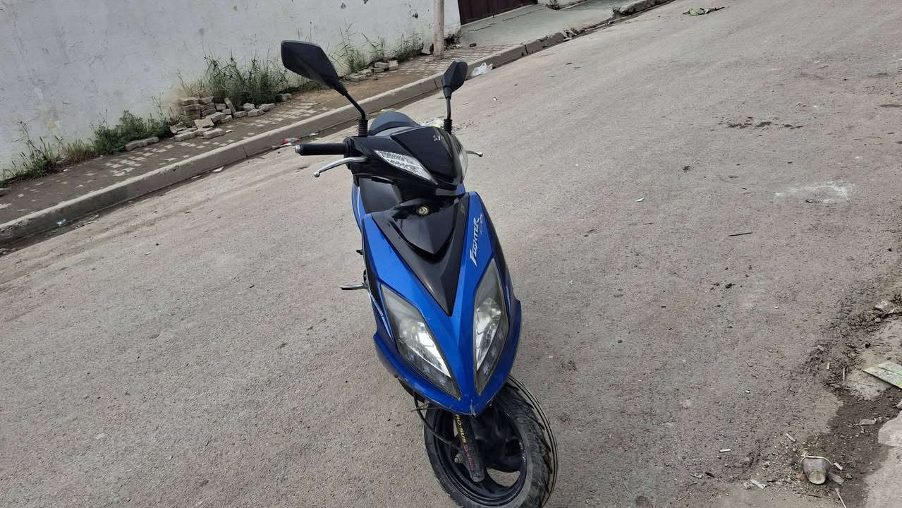 سلام عليكم دراجه سيام مال رمبه شغاله سلف وهندر مكينه مفتوحا سعر ٤٠٠ وبيها مجال مكاني بغداد الحريه الرقم ***********
