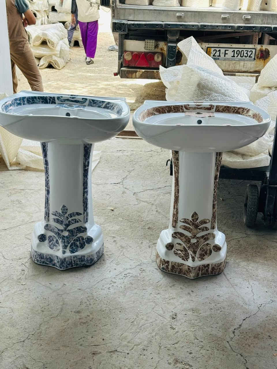 إلى وكلائنا في العراق وصول لدينا مغاسل رئاسي قياس كبير وملون اسعار تنافسيه اصحاب محلات تجاريه ومجمعات العنوان بابل قرب بوابه المعميرة ***********
