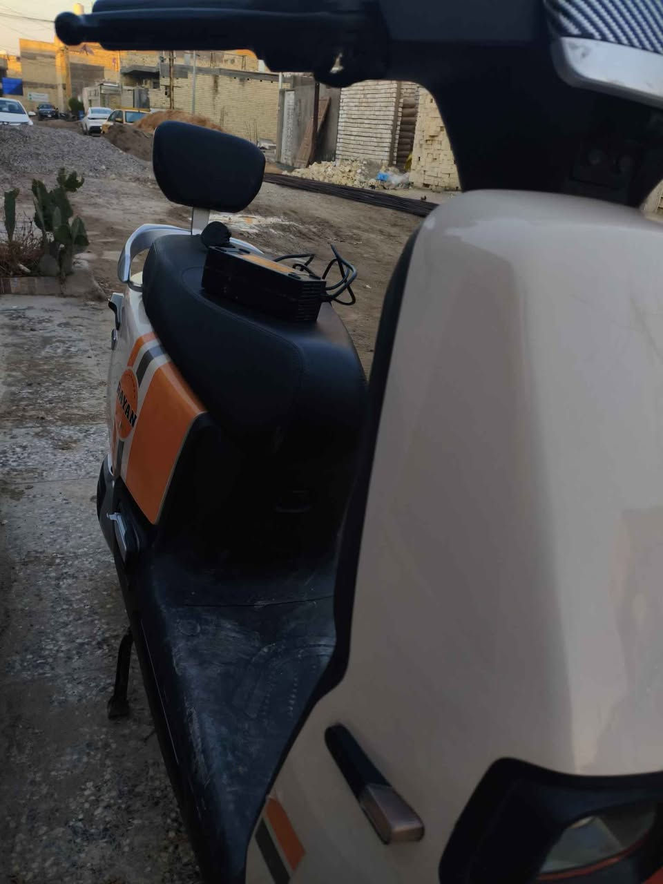دراجه شحن موديل 2024✅ فول مواصفات حجم 10/300 نضام 3 سرع عدد البطاريات (6)/23AH 12V  صندوق مخزن كبير لايت عالي ناصي السرعه الفعليه 55KM ب الساعه عجلات جوبلس ستان جانبي حجم المحرك 1200W حقيقي   السعر 800 الف.  مكاني بغداد بلديات لل تواصل اتصل *********** بغداد, العراق
