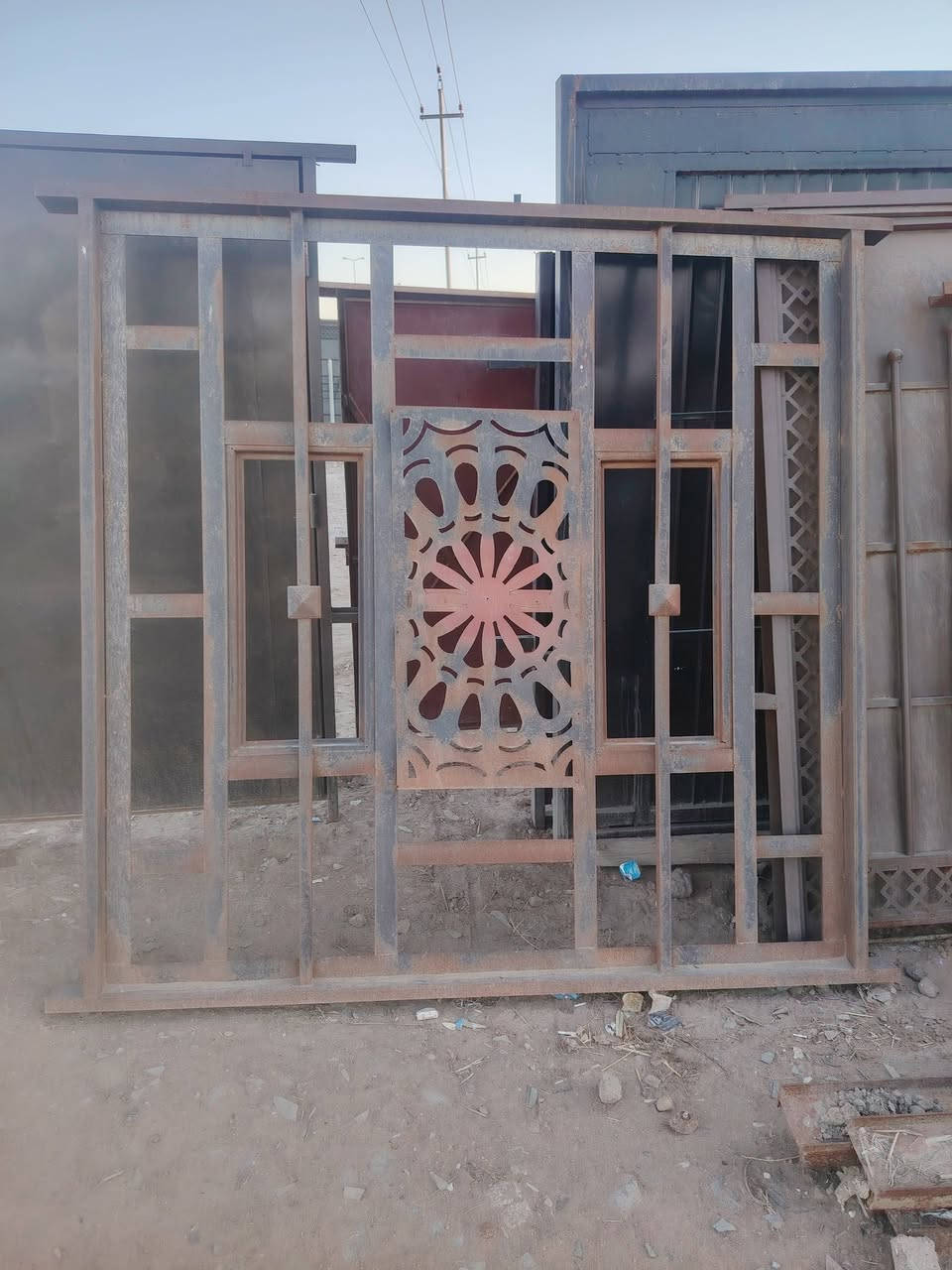 باب خشب فرده وربع 3 متر السعر 65 شباك مترين مترين السعر 100 واتساب *********** او اتصال
