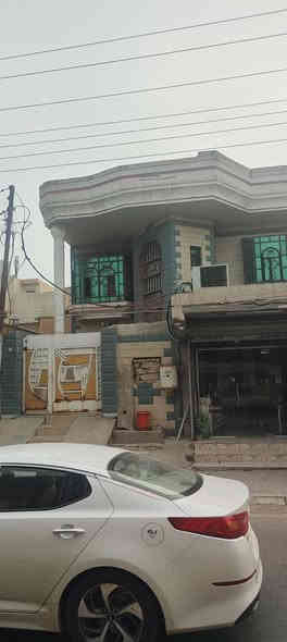 السلام عليكم
بيت للبيع حي الحسين القديم مقابل مجسر مقابل حلويات الحمداني  مصرف بغداد سابقا مساحته البيت 300 م  البيت طابقين مع ثلاث محلات  الطابق الارضي يحتوي على غرفتين وصاله واستقبال ومطبخ ومجموعه صحيه متكاملة الطابق الأول يحتوي على ثلاثه غرف ومجموعه صحيه ومخزن علما ان البناء من الكونكريت المسلح
للاستفسار الاتصال على الارقام التالية 
***********
***********
