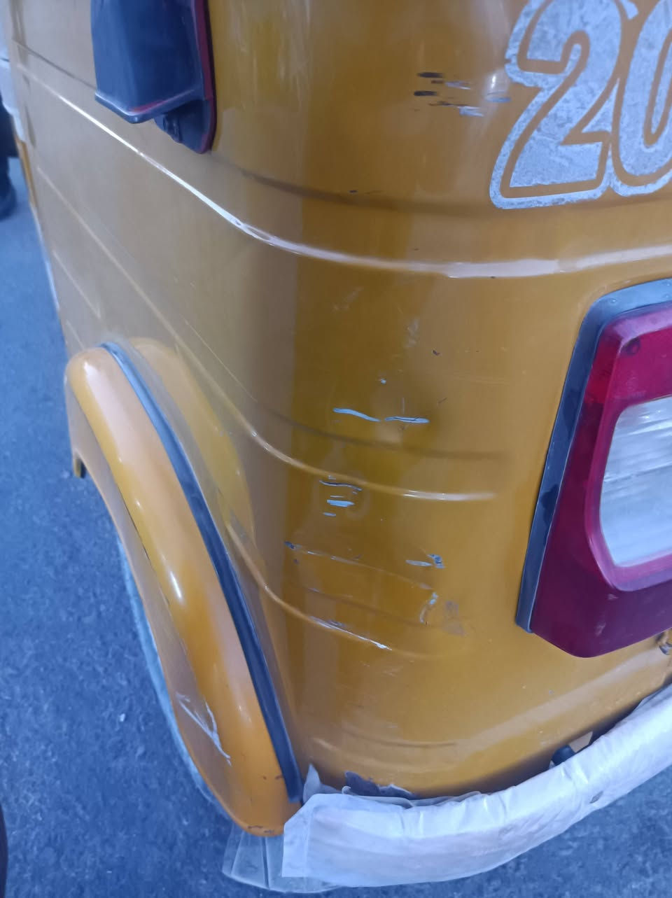 تكتك للبيع موديل ٢٠٢٠ كربلاء رقم  المكينة  مفتوحه مره وحده الكشر مكفول من الضربه بس هذه الموضوعه بالصوره 
الاتصال على الرقم ***********
