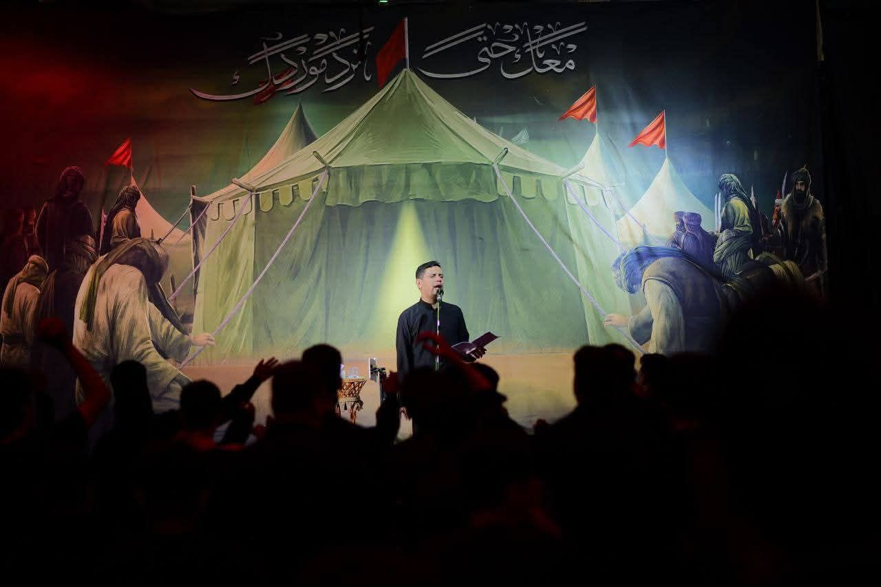 السلام عليكم 
الطول ٨ متر 
الارتفاع ٤.٢٠ 
قماش مخمل اصلي ١٠٠٪؜ للبيع
للاستفسار اكثر الاتصال على الرقم 
***********
