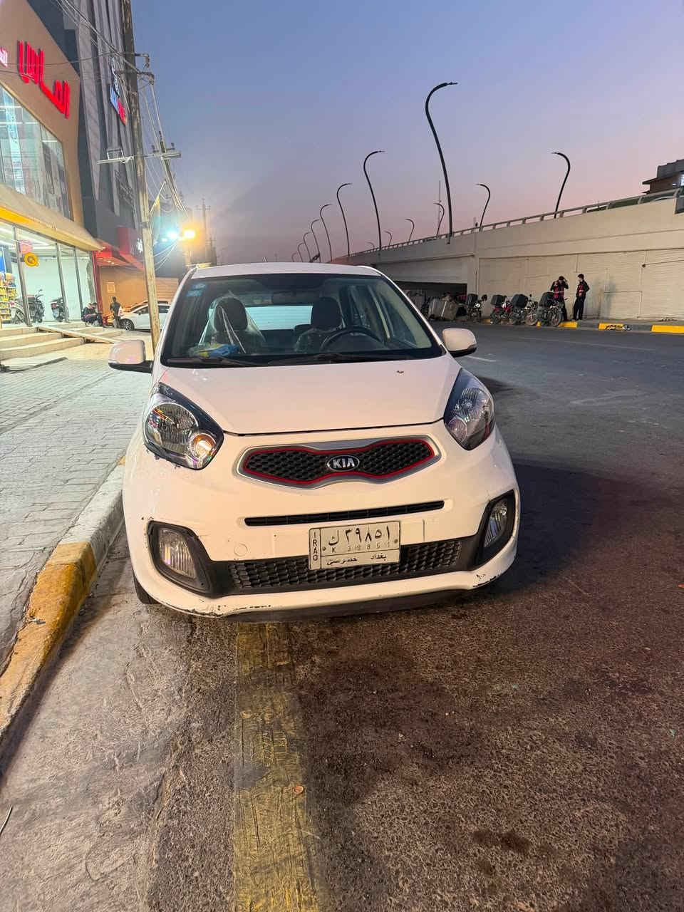 كيا بيكانتو ٢٠١٥
بيها صبغ بالباب العكس السايق الخلفي
مواصفات عادية 

تبريد جديد 
تخم تاير جديد 
ماشية ١٢٠ 
مكانها بغداد البلديات

***********
