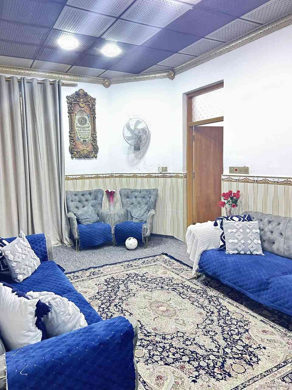 بيت للبيع شارع المطار شارع سبيس قريب مدرسه القلم ركن ١٠٠ مربع طابق ونص لاستفسار ***********
