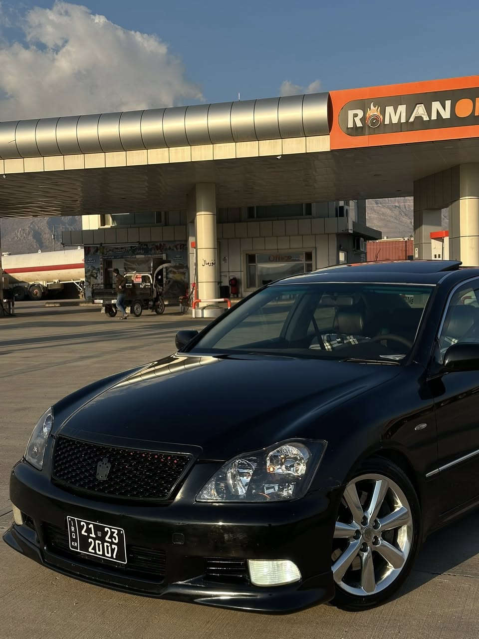 184 موس موس
۳دوگمەی فول فول
جلد 
هیتەر
سلایت
دینگەی ستیلی بیلاد
ئاوێنە لێگزز لەگەڵ بەگدانان ئەخەوێ
ئاوێنە شەفت و هیتەر
داژبوڵی ڕەقەم یەک جوانە
سەقفی وەک شوشەیە
ڕۆنی گێرو مەکینە گۆڕدراوە
کۆدیشی بۆ کراوە
گێڕ و مەکینەو تەقەو ڕەقە بەشەرتی ۱٠ فیتەر
شوێن پیرەمەگرون
ژم ***********
75وەرەقە مەجالێکی زۆر  کەم
