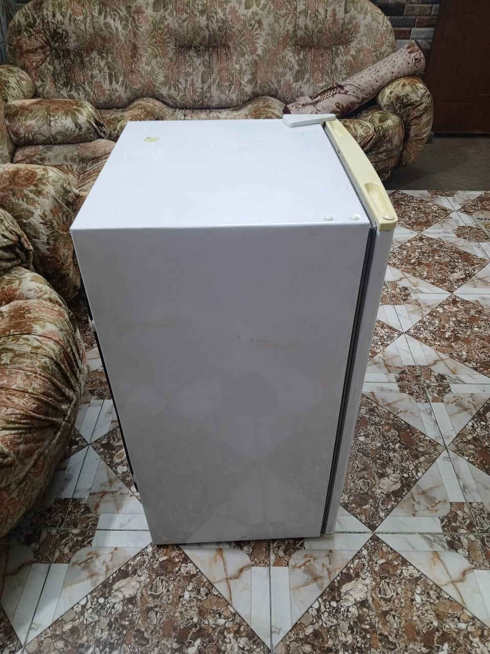اغراض للبيع مال بيت السبب التحويل لغير مكلن
كبمن سعره اخو الجديد مابيهن ضرر المعالف
***********
