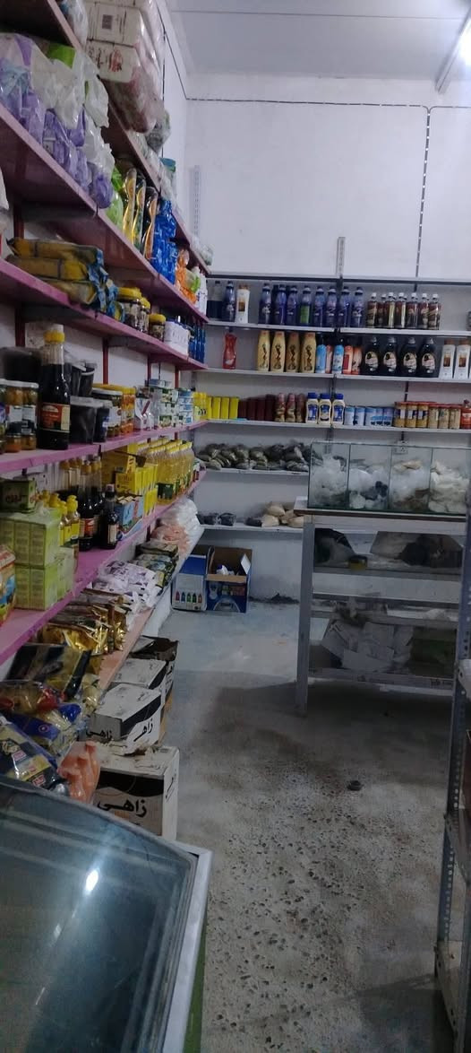 سلام عليكم اسواق للبيع العنوان براكيه شارع السبيس  *********** نجف اليريد يشتري بس الغراض ابيعه والبريد يشتري المحل كله ابيعه
