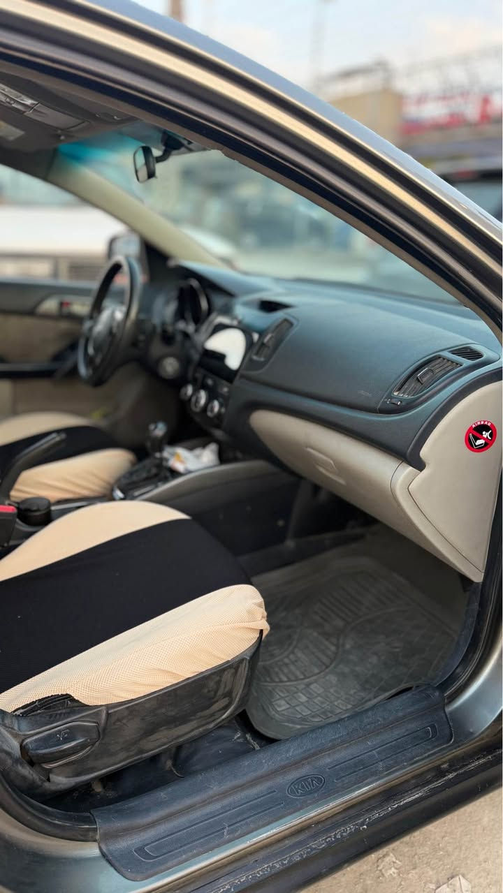 كيا فورتي 2013 
محرك 2000 دوش بي صوت خشن المحرك بدون تنقيص بدون تبخير 

عليها منظومة غاز 50 لتر 

رقم ذي قار تحويل مباشر 

بدون صبغ بدون تبديل فقط بارد في الباب السائق والجاملغ جهة السائق والصندوق 

شاشة تاب كامرة 

مرايات شفط واشارة بالمراية

كشنات جلد 

السعر 90 وبيها مجال 

 بي وتساب ***********

مكان السيارة ذي قار قضاء سوق الشيوخ 

#فورتي سوق الشيوخ, ذي قار
