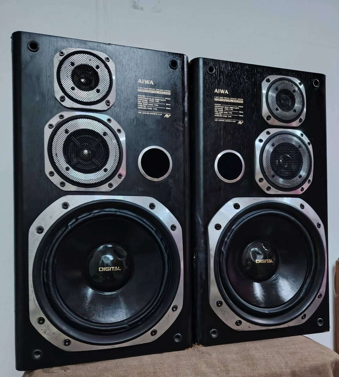 السلام عليكم.. سماعات ايوا  الحجم 10انج.. القدرة 100واط لكل سماعة..  نظافة ممتازة شغالات بالكامل  وبدون تصليح نهائي.. ابلاديات.. السعر 100الف


**إذا كنت صاحب هذا الإعلان وتريد حذفه لأي سبب، رجاءا أرسل رسالة إلى الدعم الفني**