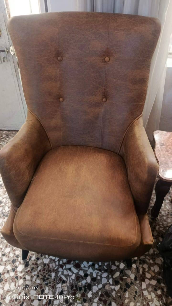 للبيع أثاث بحالة جيدة 
🛋️ قنفه + كرسي بسعر 600,000 دينار

📺 ميز تلفزيون كبير + طبلات بسعر 100,000 دينار

الأثاث نظيف وجاهز للاستعمال، والسعر مناسب.

للاستفسار أو المعاينة راسلني على الخاص او للتواصل ***********
