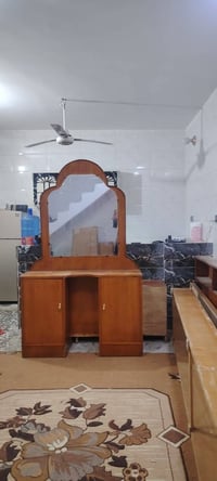 ميز مرايه • قفل