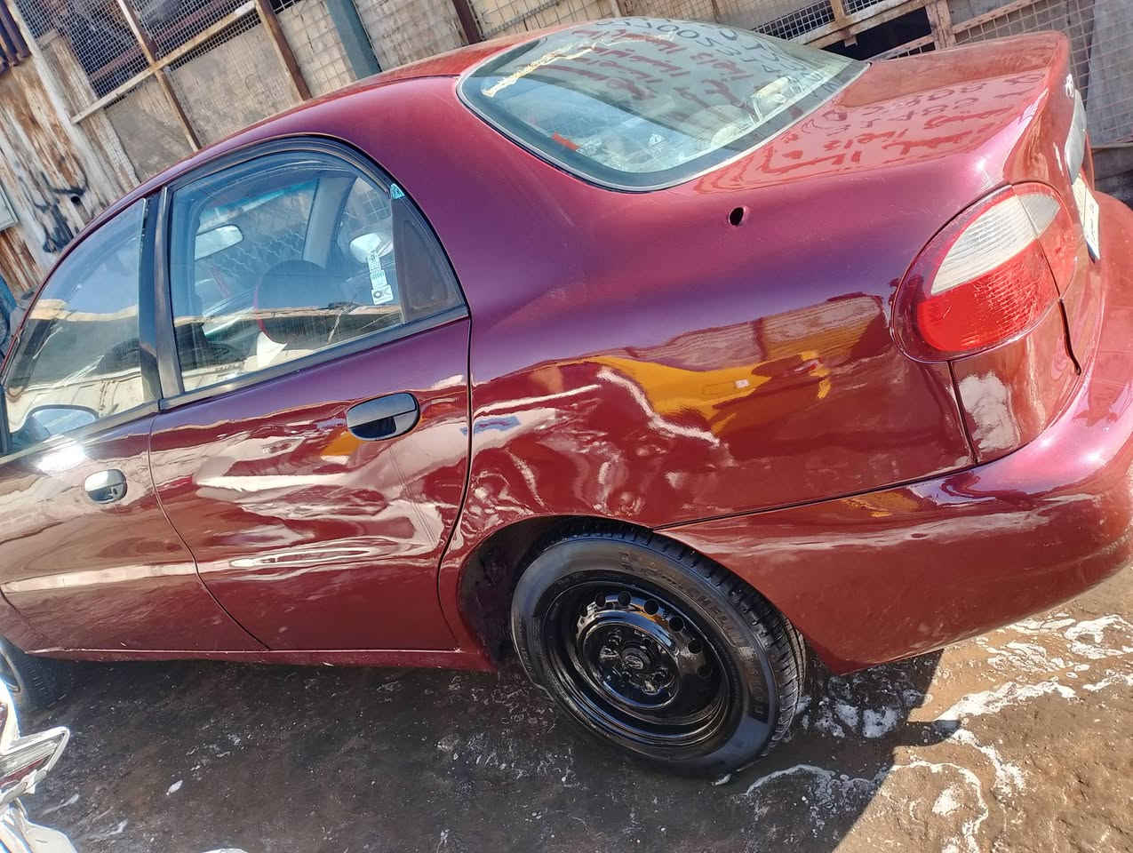 دايو لانوس1997 رقم بغداد مشروع وطني  محرك مفتوح كير عادي محرك 1600 محرك وكير كلش نضيفات صدرها نضيف تخم تاير جديد كهربائيات يشتغلن ما عدى طوافه مسجل  سياره كلش حلو احلى من الصور مكاني بغداد الشعب *********** كرار سعر 38 $$$ وبيها مجال بسيط
