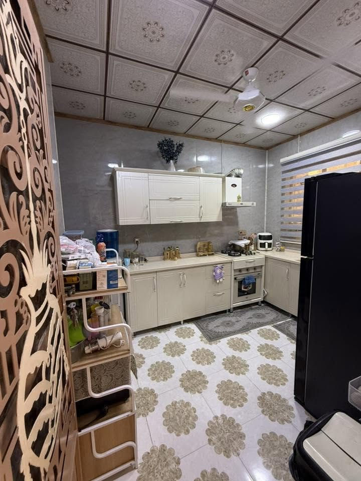 سلام عليكم
بيت 🏠 للبيع في حي الاخاء الاولى موقع مميز قرب جامع الله وأكبر  

بناء هندسي فول حديث 2023 سند طابو الزهور شرط التحويل 

مساحه البيت 🏠 100 متر واجها  6  متر 

يحتوي البيت على استقبال وهول وغرفة نوم 🛌 ومطبخ وصحيات ومناور وكراج سياره 

ط2 :   2 غرف نوم 🛌 وصحيات ومناور وبلكون 

يحتوي البيت 🏠 على 

نظام كاميرات 

نظام سبالات 

نظام دكتات 

نظام غسالات 

نظام دشات 

نظام غاز 

للاستفسار عن سعر البيت 🏠 الاتصال ع الارقام  *********** - ***********
